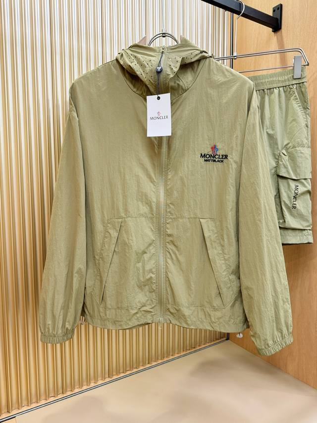 套装 Moncler蒙口 2025春夏经典防晒套装，带防晒遮阳帽 可拆卸 ，面料超软面料帅酷爆款薄套装，时尚都市百搭款款，夏季必备神器，速干衣，水洗后快速脱水干