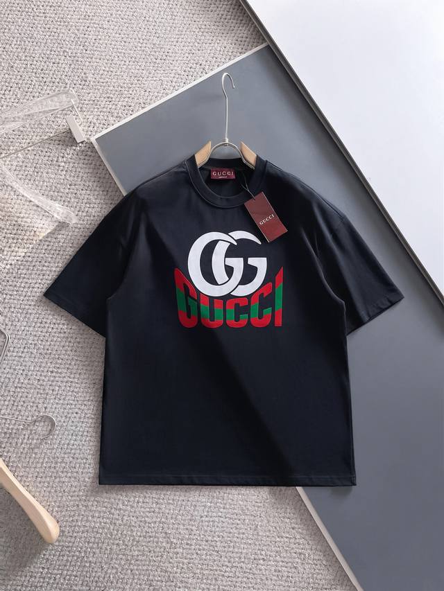 原单版本 Gucci 25新款短袖Yyds 日常出门闭眼搭 定制纯棉弹力棉面料短袖T恤 魅力在于创造了简约奢华感的时尚,随意搭配感受英式风格独特气质. 男女同款