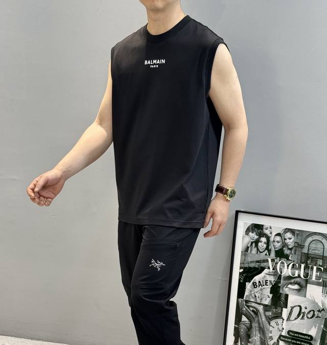 Balmani巴尔曼2025S夏季无袖背心.经典印花硅胶立体Logo点缀. 简单高级.最帅演绎，没有之一.1:1松紧螺纹领不变形.下摆精致小开叉设计.出街必备的