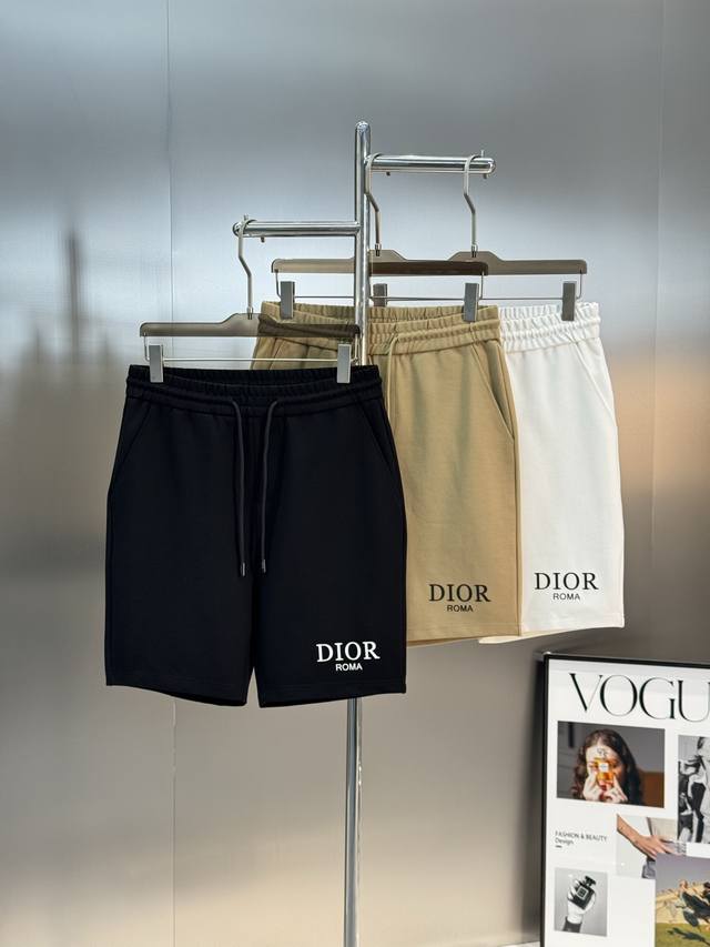 Dio*R迪-奥25S新款五分短裤.经典品牌字母基础款烫画设计.定制高端锦棉面料.面料品质高级舒适.质感绝对的上乘优良，吸湿及透气效果非常好！！！亲肤感极佳..