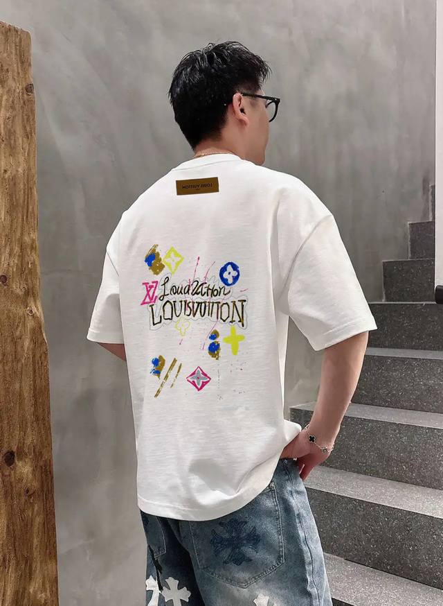 驴牌*25S新款纯棉短袖！男女同款！品牌图形以标志性的元素做为特色，成就2025最火最潮的Icon..甄选230G舒适纯棉面料.定制螺纹.手感柔软上身舒适透气.