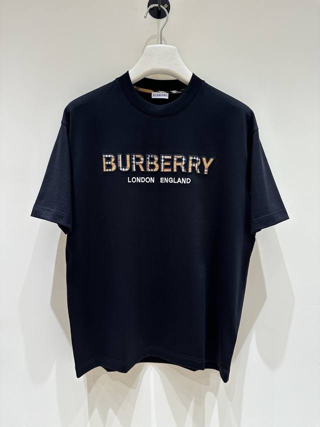 新品 T9- 格纹世家男士时装款百搭圆领短袖T恤，香港洋行渠道货，高端葡萄牙代工出品，25年春夏新品，经典王牌主打单品！ 客供高级埃及进口顶级面料，甄选尼罗河区