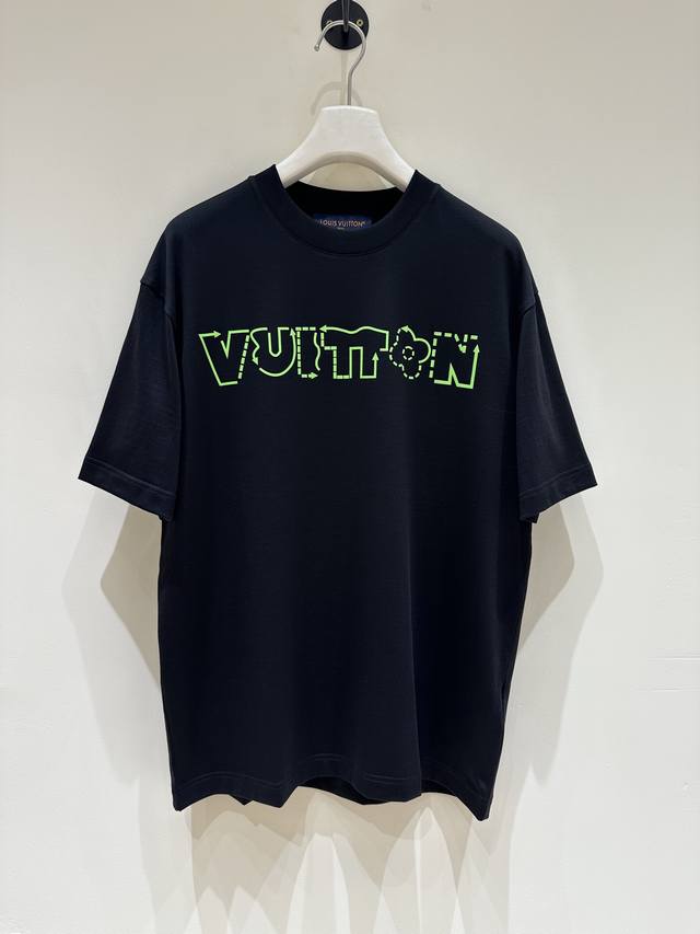 新品 T9- V登家族男士高端时装款圆领短袖T恤，香港洋行渠道货，高奢品鉴白金级单品，25年春夏新品，经典人气单品！超高版本！！ 客供埃及进口顶级面料，甄选尼罗