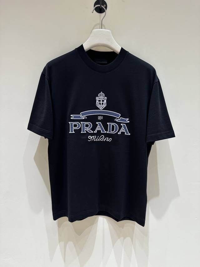 新品 T9- Pa家族男士时装款休闲纯棉圆领短袖T恤，台湾意比贸易公司货，25年春夏新品，经典王牌单品！ P家的单品真谛在于高级和简约，这属于它的独特的美学文化