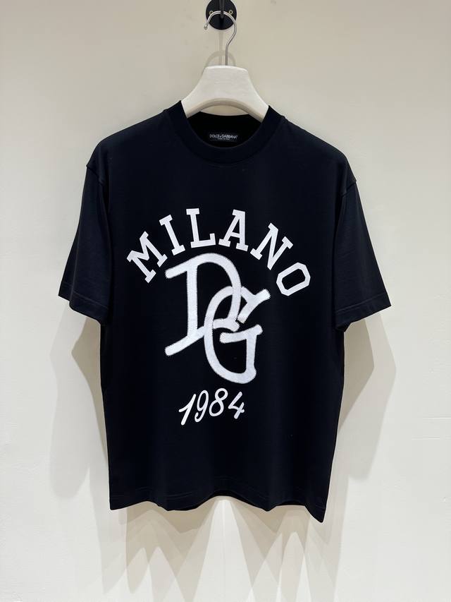 新品 T9- Dg贸易公司商行货，纯正血统品质，顶奢高级产物，25年官方新品，独家售卖！ 通体造型设计依然秉承了Dg家族一贯的时尚主张，将时装美学阐释出轻奢与高