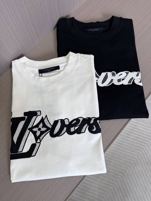 Lv驴家25Ss春夏新款圆领短袖，定制纯棉材质，舒适透气，胸前刺绣创意字母设计 时尚百搭，休闲单品 颜色：黑色，白色 码数：S-2Xl