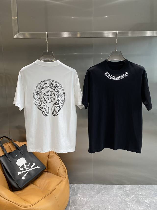 克家 克罗心短袖 夏日暗黑潮流必备 纯黑色的T恤简约又神秘，背后大大的白色品牌标志性图案，充满了暗黑系的潮流感，每一处细节都彰显着独特品味。面料质感十足，穿着舒