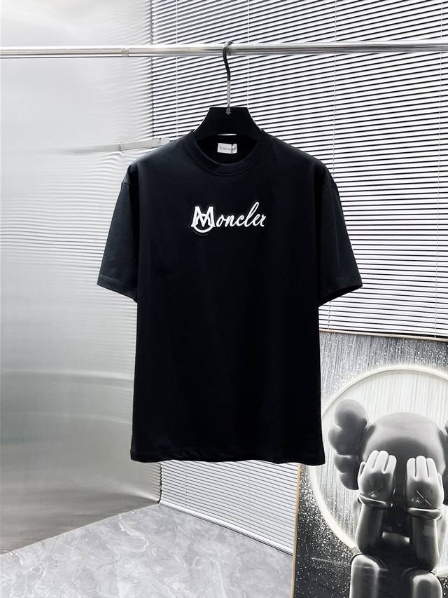 蒙口 Moncler 2025新款 圆领 短袖 T恤 体恤 半袖 ，高端版本！专柜定制面料 透气舒适度高，细节无可挑剔，品牌元素设计理念，体现高品质。手感细腻柔