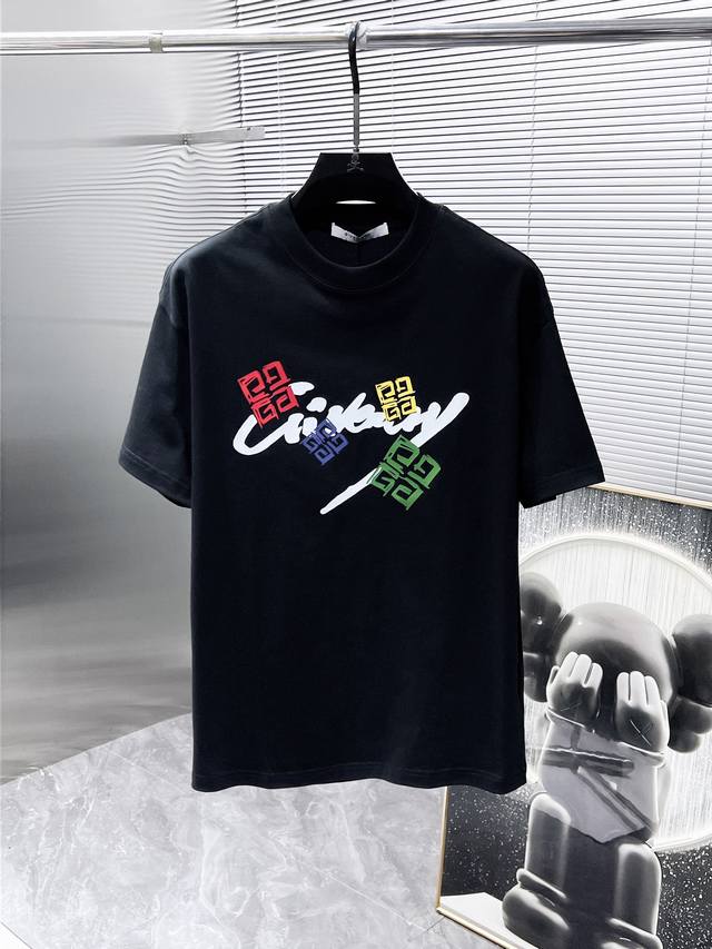 纪梵希 Givenchy 2025Ss新款 半袖 体恤 短袖 圆领T恤，高端版本！专柜定制面料 透气舒适度高，细节无可挑剔，品牌元素设计理念，体现高品质。手感细