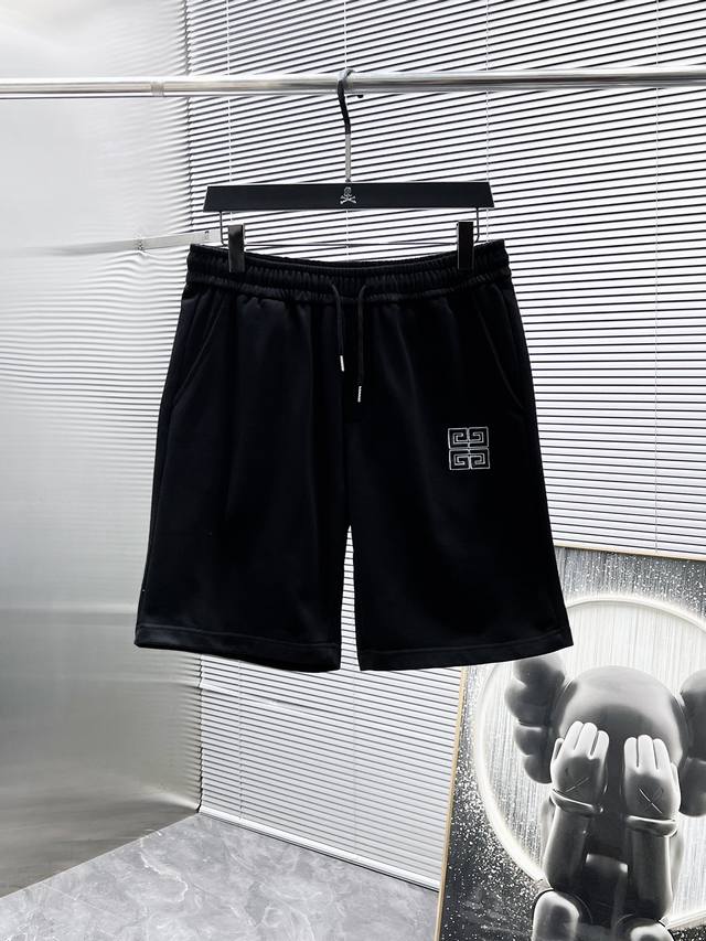 纪梵希 Givenchy 2025夏季新款 短裤 休闲裤，高端版本！专柜定制面料 透气舒适度高，细节无可挑剔，品牌元素设计理念，体现高品质。手感细腻柔软！呈现休