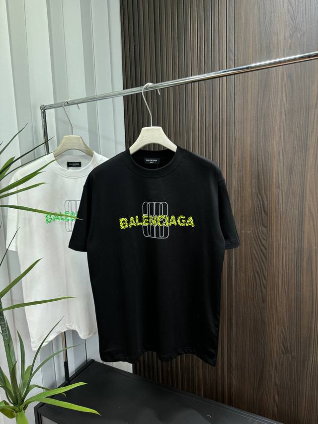 Balenciaga 2025Ss春夏新款短袖 全棉平纹面料打造 再洗水定型 磨破工艺 前胸Logo烫钻工艺 高品质 手感柔软 定制面料 做工精细 男女同款 黑