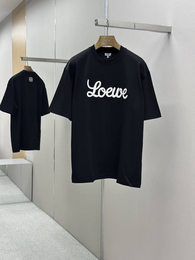 Loewe 25Ss春夏新款首发专柜最新款短袖圆领T恤 高端订制 设计前卫时尚！品牌Logo重工艺设计 高端定制240克面料.手感柔软.穿着舒适.专柜级别精致车
