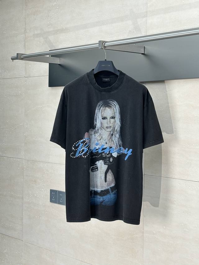 Balenciag* 巴黎 Blcg 25Ss布兰妮人像印花烫钻水洗短袖T恤 Size：Xs S M L