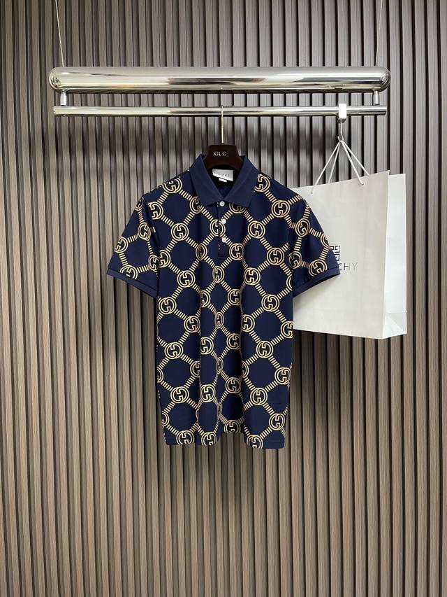 Gucci 新款春夏短袖翻领T恤Polo，客供定制高端丝光面料简单时尚款，配色超级好看！经典Logo简单大方的款式！满满的高级感，四季可穿。尺码：M-Xxl