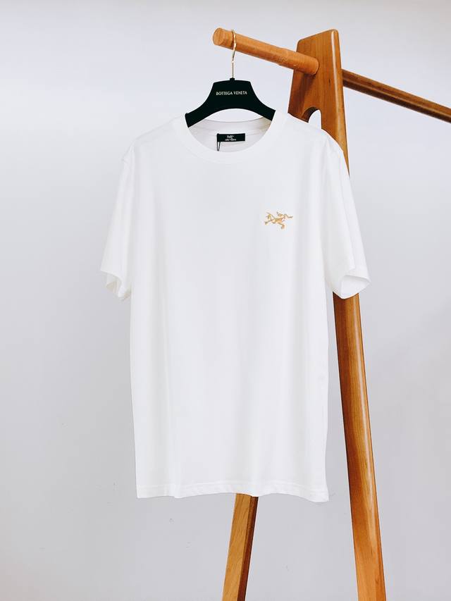 Arcteryx 始祖鸟 2025Ss春夏新品 小众设计师 行走的艺术品 帅气清爽的设计。。让人第一眼就陷入你的魅力，满满的设计感 上身非常显气质 品味人士穿起