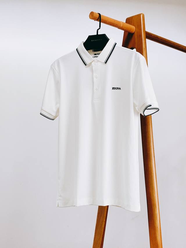 Ermenegildo Zegna 杰尼亚 2025Ss春夏新品 休闲翻领Polo衫，经典重塑，触手可及 甄选珠地面料打造，肤感如云。撞色螺纹装饰，胸前浮雕标识