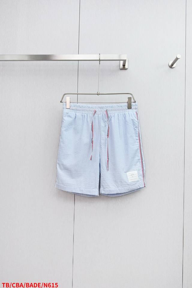 N615 Tbthom Browne .Tb沙滩裤经典红白蓝双侧织带短裤 意大利制造版本 面料采用定制夏季速干面料 内里包含网格内衬 高清还原细节 生产采用进口