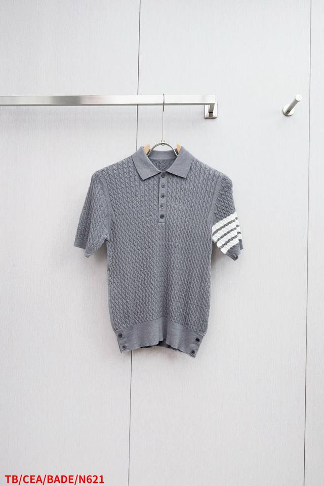 N621 Tb Thom Browne 四杠针织衫 升级，灵感源自八十年代复古 原版面料 官方同款 圆领 短袖 定制 网纱毛衣针织面料 手感非常舒服 春夏最新砖