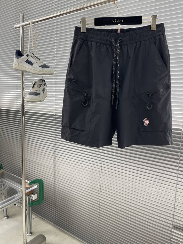 Mon 户外工厂P代工 业内顶级。北美订单，里里外外都是精工出品...Ykk定制拉链，Nylon Mental 短裤沙滩休闲裤。 复合切片设计的裁剪...难度很