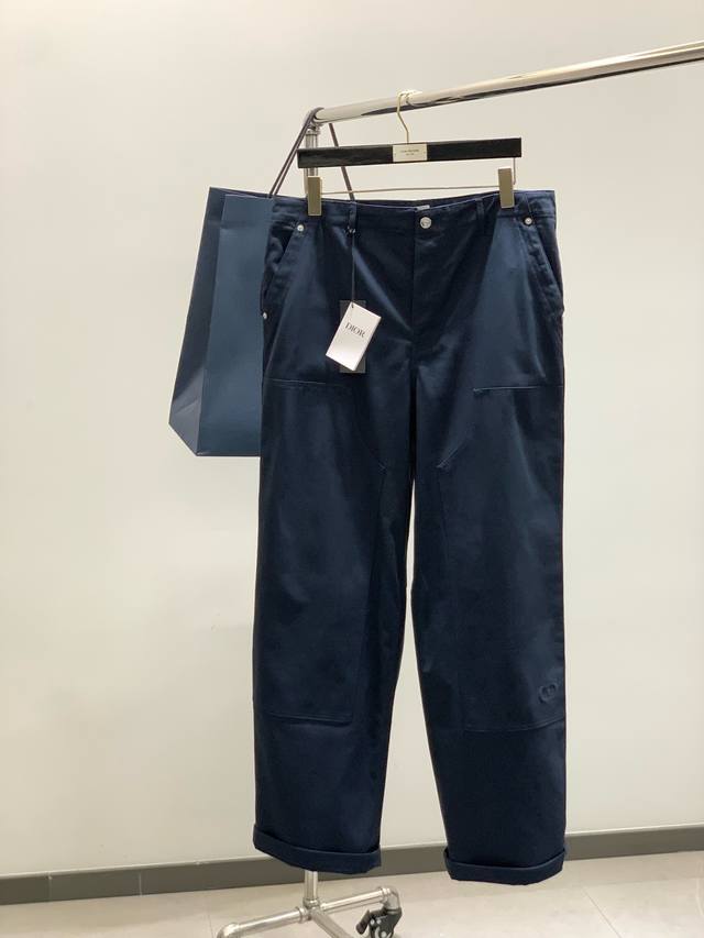 衣服 ，裤子 ，Dior 迪奥， 2025夏季新品，专柜同步有售，简约时尚休闲短袖套装，原版进口面料，舒适透气，顶级刺绣工艺字母图案Logo，原版五金辅料装饰，