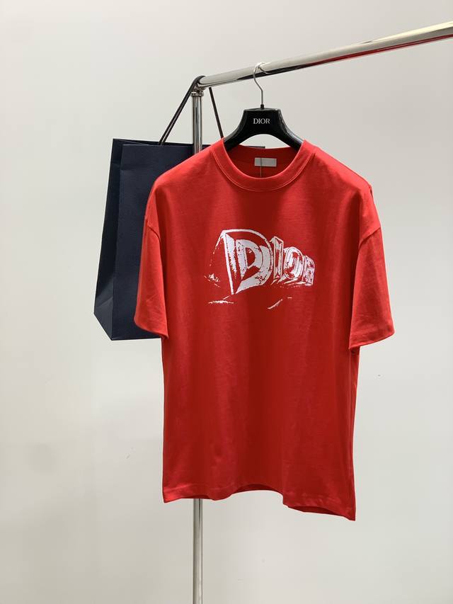 Dior 迪奥， 2025夏季新品，专柜同步有售，简约时尚休闲圆领短袖T恤，原版进口面料，舒适透气，顶级印花工艺字母图案Logo，档次极高，独特设计，上身时尚帅