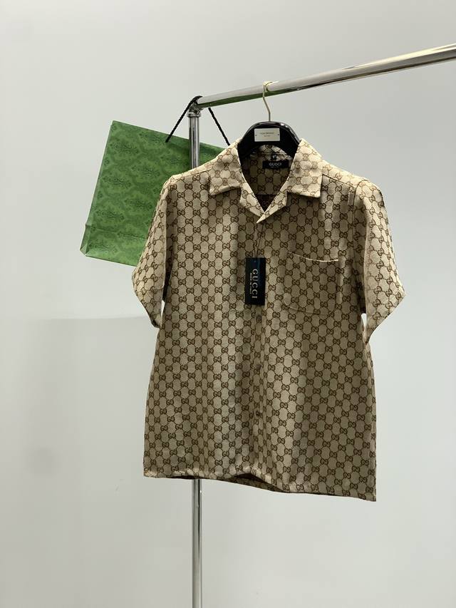 衣服 ，短裤 ，Gucci 古驰，2025夏季最新款，专柜同步有售，原单狠货，时尚休闲套装，上身很有特点！吸睛而有亮点，进口原版面料，顶级提花工艺字母图案装饰L
