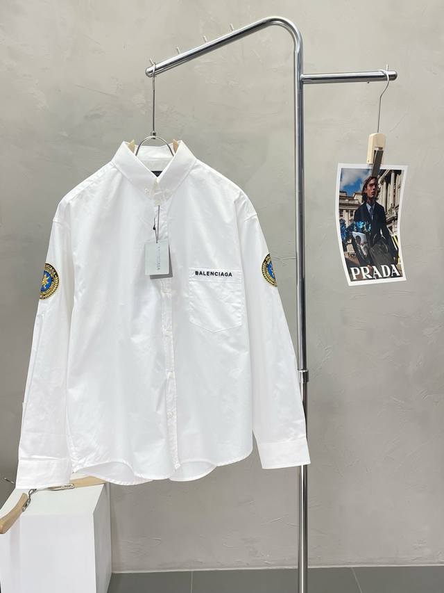 Balenciga巴黎世家独家专供新款男士休闲长袖衬衫 高端定制 高端版本 时尚百搭爆款进口面料 手感超柔软细腻 穿着亲肤舒适 高端精品 代工厂P精细做工 上身