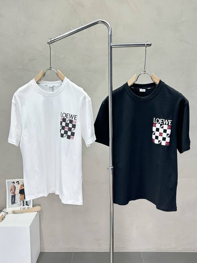 Loewe罗意威独家专供新款原单男士休闲短袖 高端定制 高版本 时尚百搭爆款进口面料 手感超柔软细腻 穿着亲肤舒适 高端精品 代工厂P精细做工 上身非常赞 男士