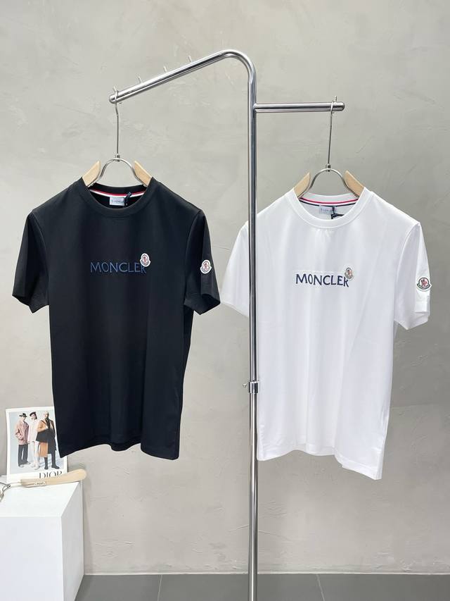 Moncler蒙口独家专供新款男士休闲短袖 高端定制 高端版本 时尚百搭爆款进口面料 手感超柔软细腻 穿着亲肤舒适 高端精品 代工厂P精细做工 上身非常赞 男士