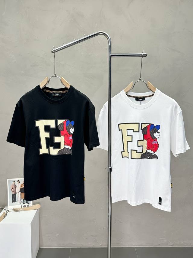 Fendi芬迪独家专供新款原单男士休闲短袖 高端定制 高版本 时尚百搭爆款进口面料 手感超柔软细腻 穿着亲肤舒适 高端精品 代工厂P精细做工 上身非常赞 男士必