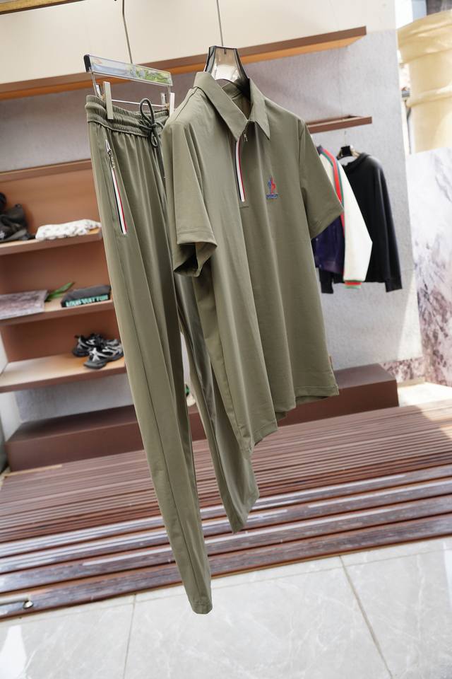 蒙口 新品速干套装 衣服 ，裤子 2550春夏最新品套装，同步有售，时尚休闲运动系列，采用进口四面弹梭织面料，顶级经典Logo标志工艺图案，简单而不失时尚，上身
