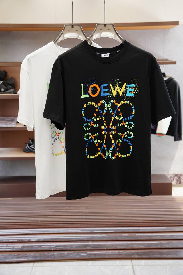 Loewe 罗意威- 2025新款；春夏新款短袖，面料控必入款-采用进口高密度皮专柜定制皮马棉，质地温儒柔软 细腻柔软 上身自然是舒适 吸汗柔软细腻，不变形不起