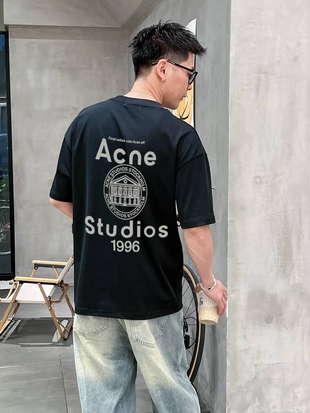 Ac 新款字母印花双层重工短袖T桖 字母图案不管是T桖还是卫衣都是每年的爆款单品 前幅大面积印花采用大康丽数码印花机直喷 成本极高 经过多次的调试打版图案色差还