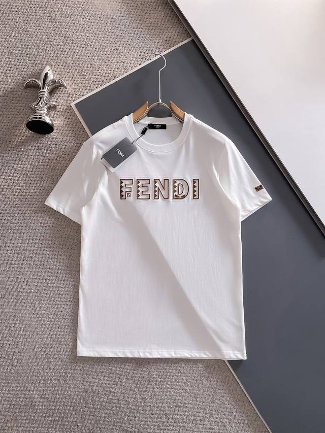 芬*Fendi 25Ss春夏新款首发专柜最新款短袖圆领T恤 高端订制 设计前卫时尚！品牌Logo重工艺设计，高端定制面料，手感柔软，穿着舒适，客供进口高档面料质