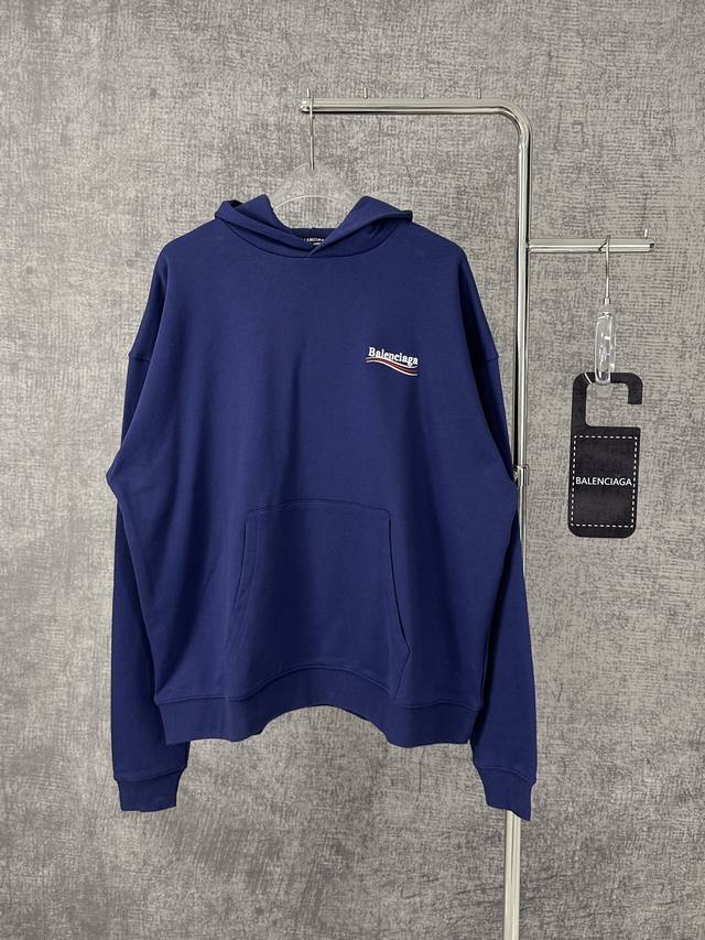 Balenciaga巴黎世家2025春季经典新款连帽卫衣可乐字母宽松卫衣男女同款 本款中性款型，大廓形版型，无抽绳兜帽，落肩，正面1个袋鼠式口袋，缩褶袖口和腰围