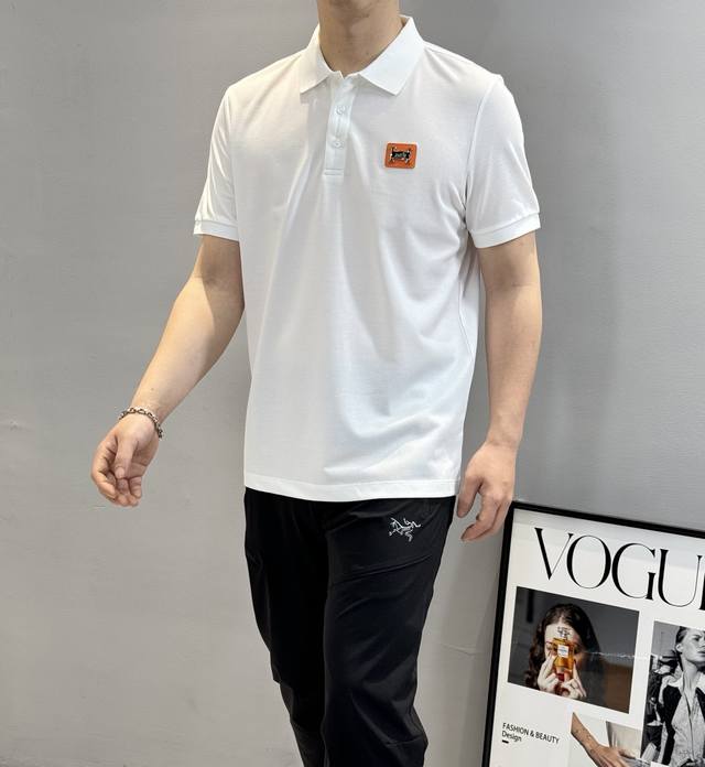 Herme*爱马仕25S新款翻领T恤.基础款Polo推荐～橘色皮标呈现出销量榜首！经典品味又不失风度，干干净净的纯色.胸口精致品牌皮标工艺.百分百丝光珠地棉材质