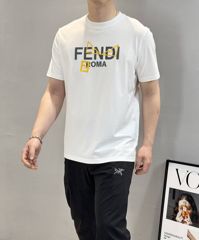 小怪兽！炸裂的代码。Fend*芬-迪25S春夏新款圆领T恤.可搭配套装！经典小怪兽辨识度鲜明超级走心！高温烫画双层叠工艺.选用客供190G定织丝光棉布制成，整件