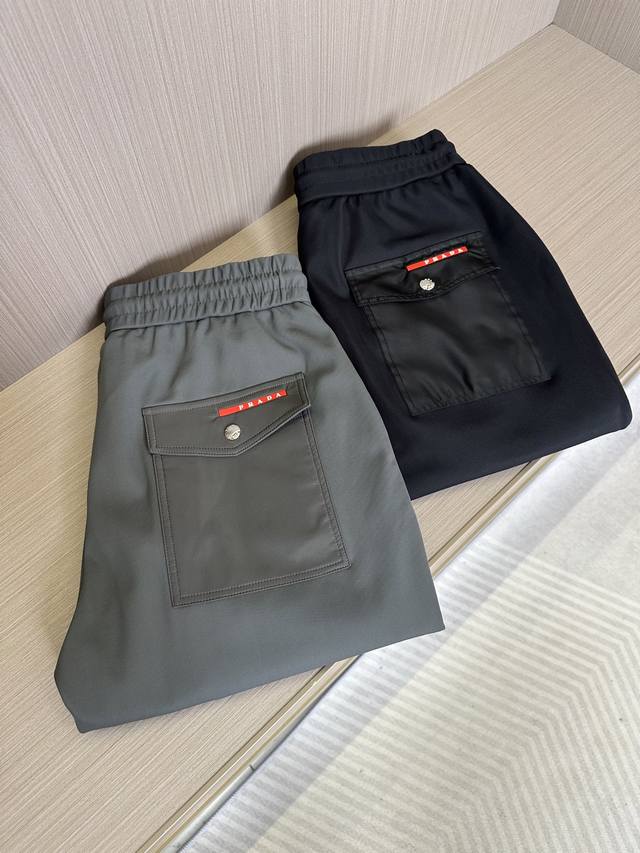 D普拉达25Ss夏季新款 男士休闲百搭束脚卫裤休闲裤.客供精纺纯棉面料,区别于一般的棉质,手感质感顺滑细腻,略微弹性的功能,内外兼具的美感裁剪工艺,时刻保持完美