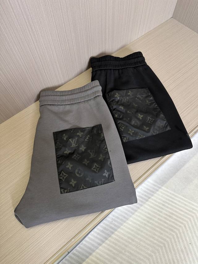 Lv驴牌25Ss夏季新款 男士休闲百搭束脚卫裤休闲裤.客供精纺纯棉面料,区别于一般的棉质,手感质感顺滑细腻,略微弹性的功能,内外兼具的美感裁剪工艺,时刻保持完美