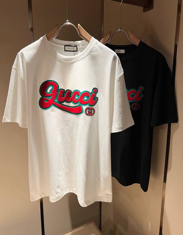 Gucc*古家 2025春夏新款男女同情侣款休闲宽松棉质圆领短袖T恤衫！贸易公司渠道稀出，同步官网发售 ！ 2025春夏最新系列，经典时尚设计元素，为全新系列注