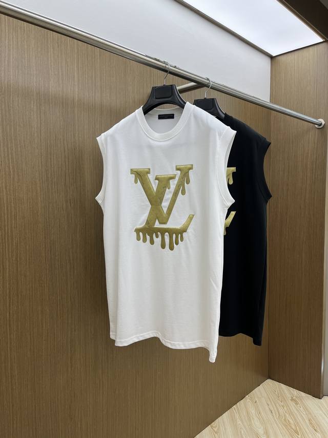 新品 Lvss春夏独家专供新款原单男士休闲坎肩背心 高端定制 高版本 时尚百搭爆款进口面料 手感超柔软细腻 穿着亲肤舒适 高端精品 代工厂P精细做工 上身非常赞