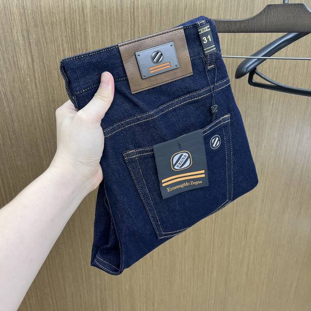 新品 Zz 高端定制、2025早春最新款牛仔裤 柜台同步发售 原版定制复刻 客供五金辅料 原单品质 进口牛仔面料重工洗水 精品皮牌 做工走线精细 上身绝佳！Fa