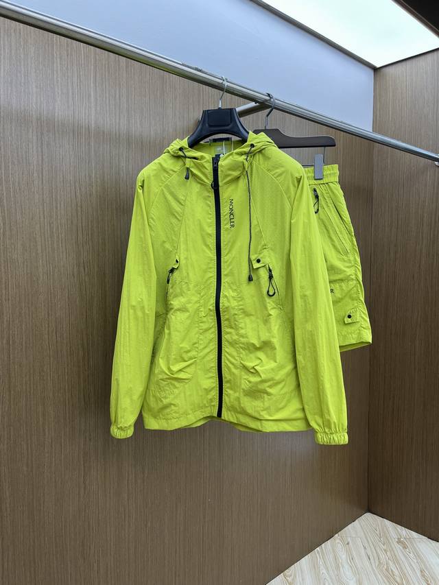 男女同款 套 Mon 2540春夏经典新款休闲防晒服套装 都市时尚休闲连帽款 超薄面料超软面料帅酷爆。时尚都市百搭款款，夏季必备神器，速干衣，水洗后快速脱水干爽