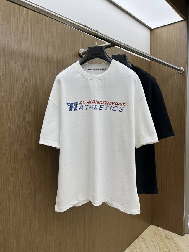 Aw Ss夏装新品 专柜在售 最新系列图案Logo短袖T恤 必须人手一件的节奏！ 进口顶极精梳棉面料，极为亲肤舒适 摸上去非常的细腻，质感很好，完美体现立体感