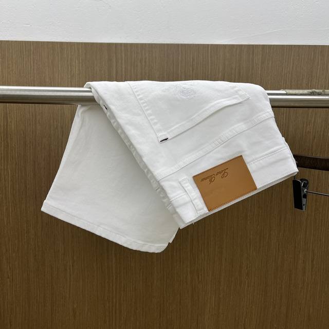 新款 Lp高端定制品质 25Ss春夏最新款原单休闲牛仔短裤 柜台同步发售 原版定制复刻 客供五金辅料 原单品质 进口牛仔面料重工洗水 做工走线精细 上身绝佳，优