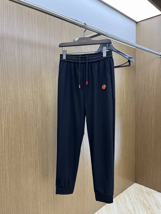 新品 Kiton 2540春夏新品休闲裤，裤身工艺设计，进口客供辅料、面料定制，代工厂P出品免检！每个细节做到极致，原版五金配件，潮范十足、上身有型帅气，Jxz