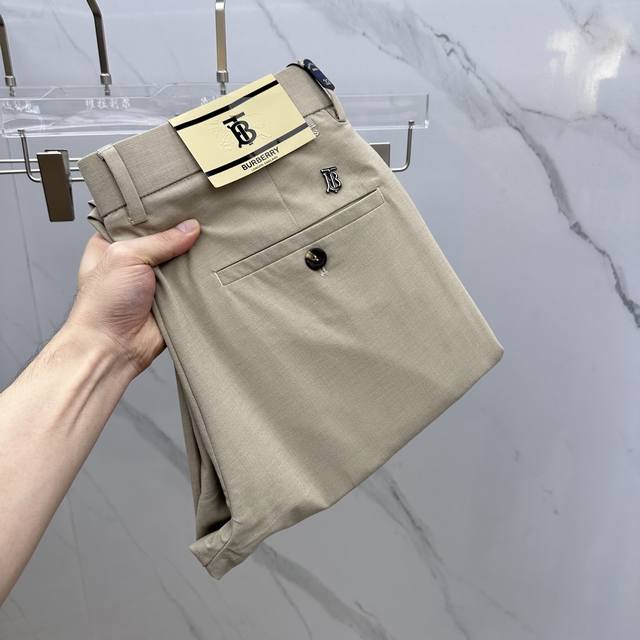 Burberry*巴宝莉 2540春夏新品休闲裤西裤，官网同步发售，裤身工艺设计，进口客供辅料、面料定制，代工厂P出品免检！每个细节做到极致，原版五金配件，潮范