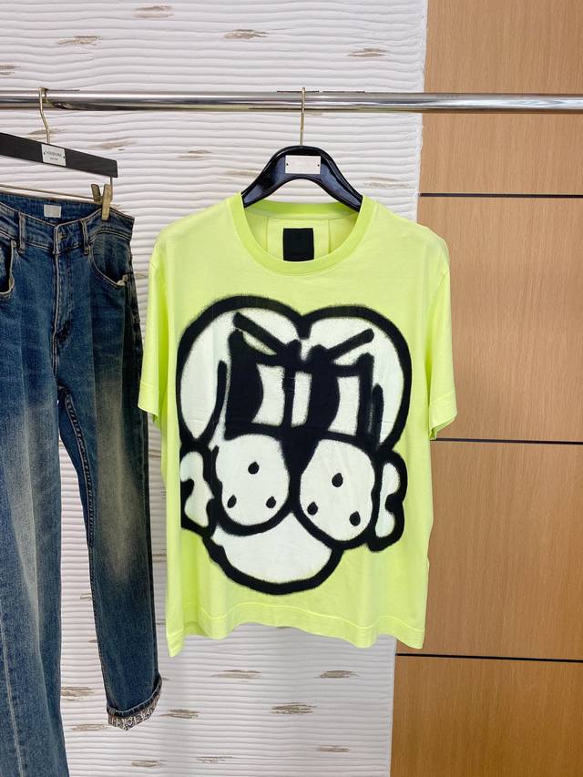 纪梵希25Ss 新品 纸盒包装！圆领短袖T恤1:1对版面料毛圈高克重百分百纯棉 提前做过预缩水1×1双纱不会变形！男女同款 官网细节 字母Logo印花 三标齐全