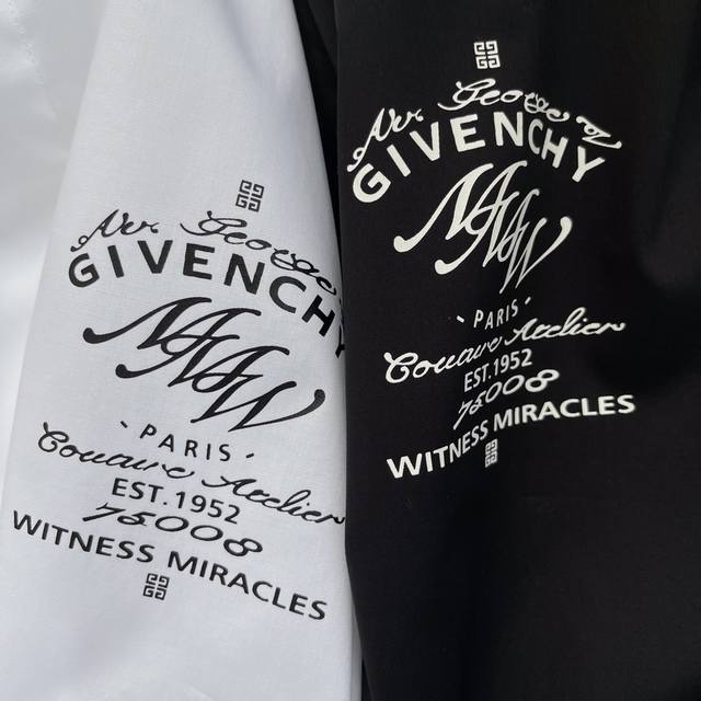 Gvc 府绸全棉衬衫。 设计细节:经典衣领，正面明纽扣，口袋品牌标志印花。 正常版型，珍珠母贝壳扣。 尺码:S-Xxl Sjbsp