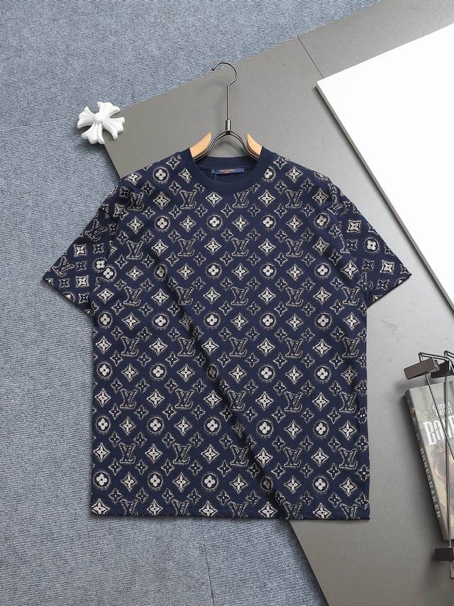 Louis Vuitton 路易威登 1V 微宽版型Xs S M L 25Ss 1V 新品专柜走秀款 满印短袖T恤，男女同款！短袖不在千篇一律的大众脸，而是一定
